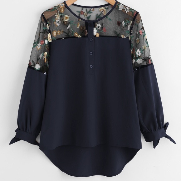 ROMWE Tops - Floral blouse. Size:S